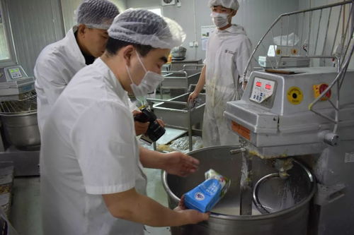 揭秘工廠面包生產(chǎn)流水線 從‘血肉’紅酒面包看烘焙的真性情與情感慰藉